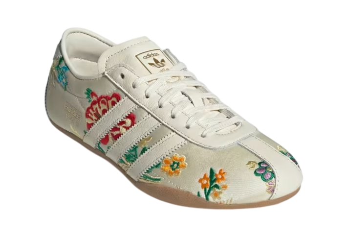 Tokyo_Shoes_White_JQ1687_04_standard-Photoroom.png