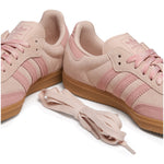 adidas Samba OG Wonder Quartz Wonder Mauve women’s sneakers with spare pink laces, close detail - Image 4